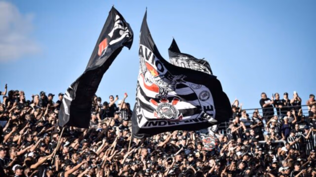Bate-boca entre conselheiros do Corinthians acaba com votação da reforma do estatuto