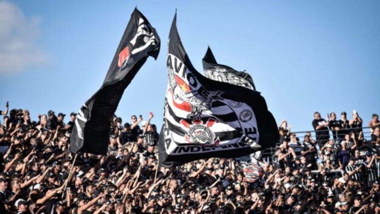 Bate-boca entre conselheiros do Corinthians acaba com votação da reforma do estatuto