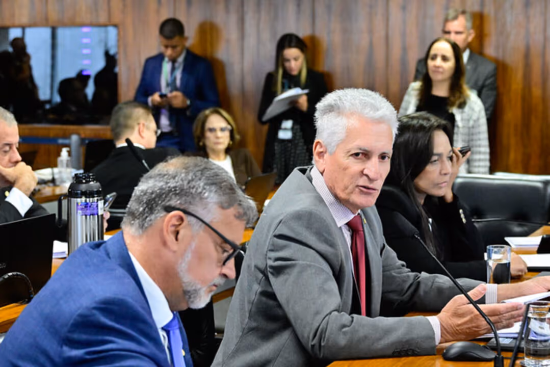 Veja como cada parlamentar votou na sessão que derrubou relatório da CPMI do INSS