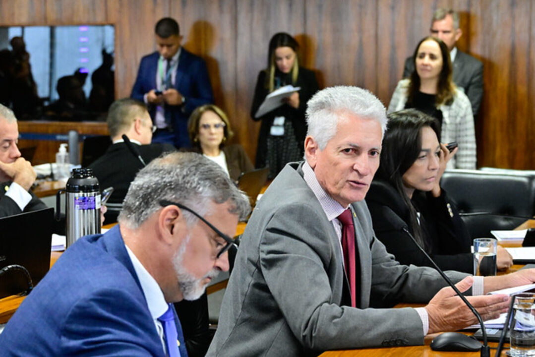 Veja como cada parlamentar votou na sessão que derrubou relatório da CPMI do INSS