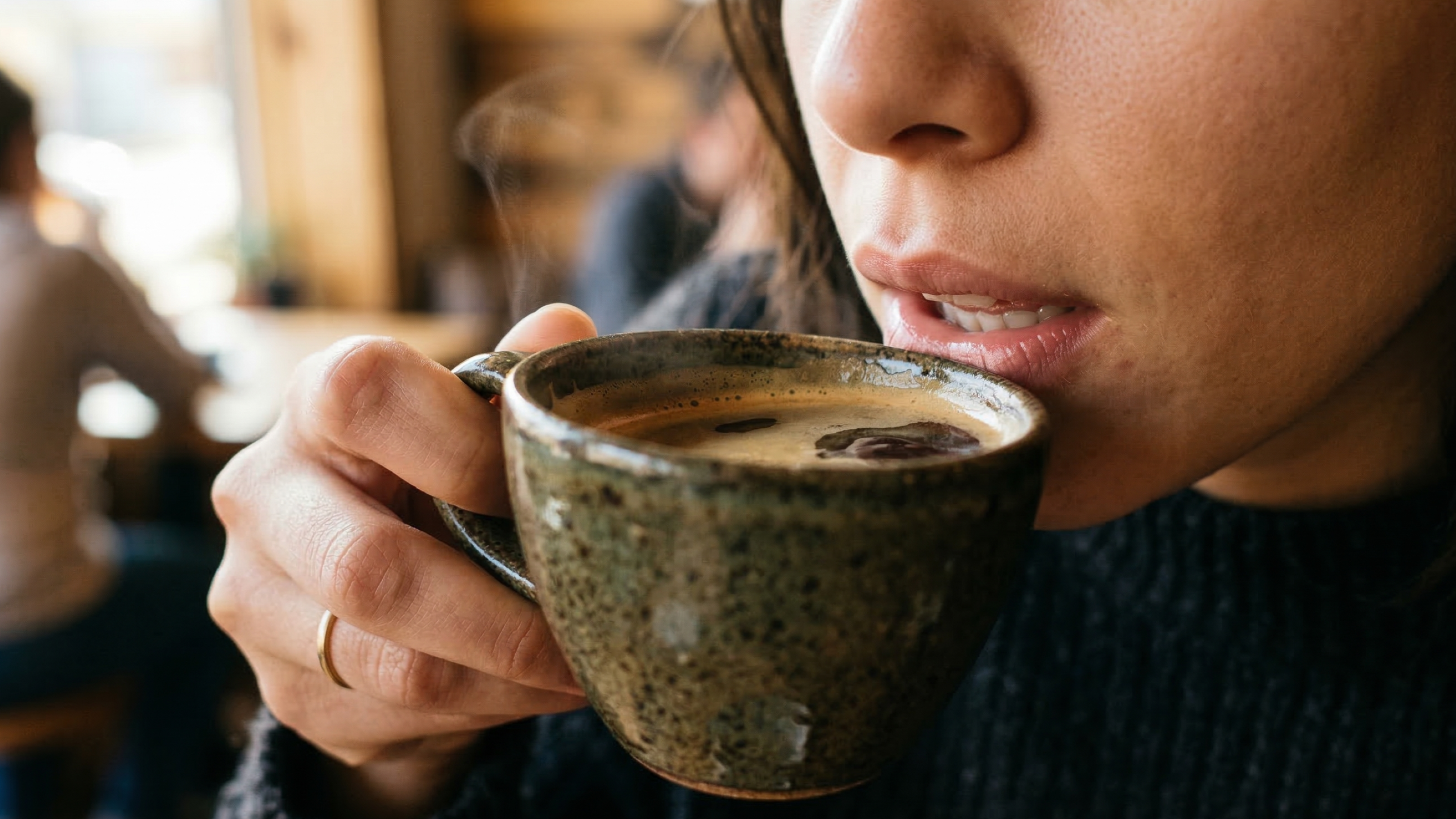 Por que a primeira xícara de café do dia parece mais especial do que as outras