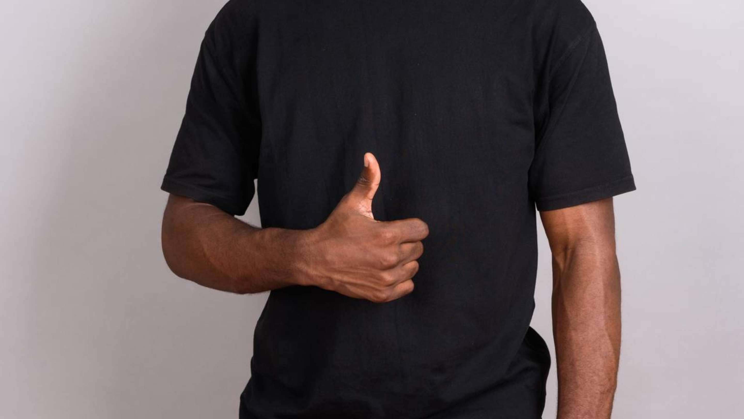 Por que roupa preta parece atrair mais fiapo do que as outras