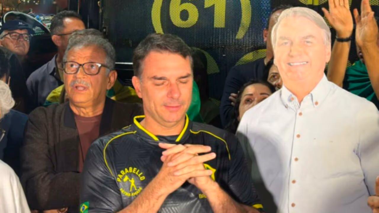 Flávio pede orações e jejum “da meia-noite às 6h” por Bolsonaro