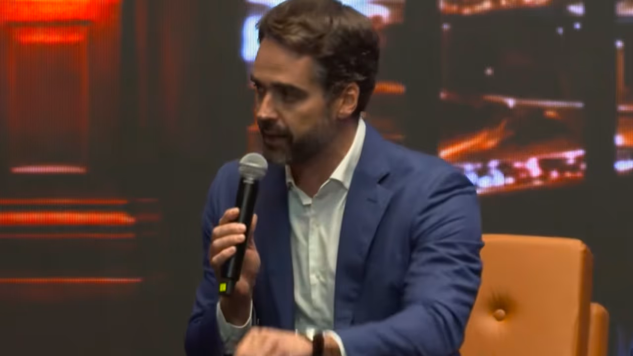 “Não adianta simplesmente querer tirar o PT do poder”, diz Leite