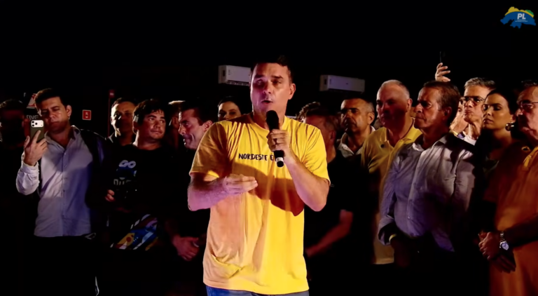 Flávio Bolsonaro inicia pré-campanha no Nordeste