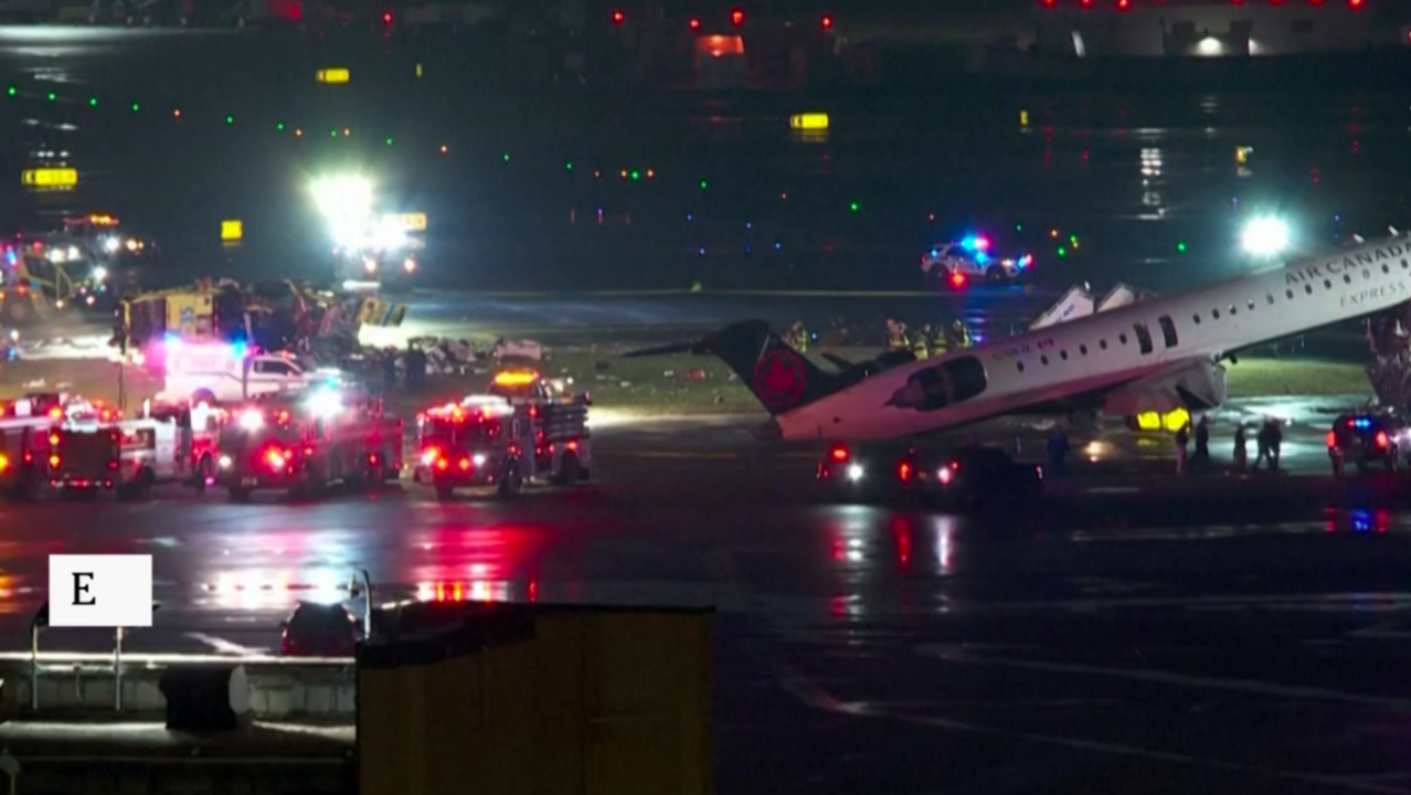 Colisão em aeroporto de Nova York deixa pilotos mortos
