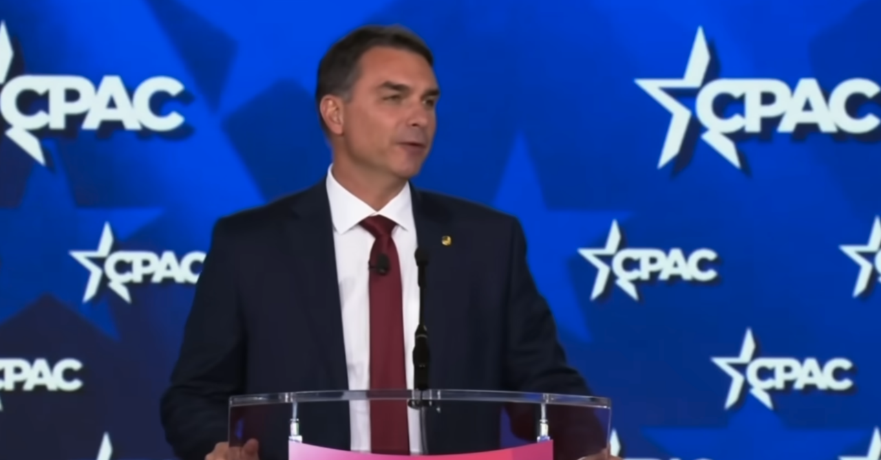“Lula e seu partido são abertamente antiamericanos”, diz Flávio na CPAC