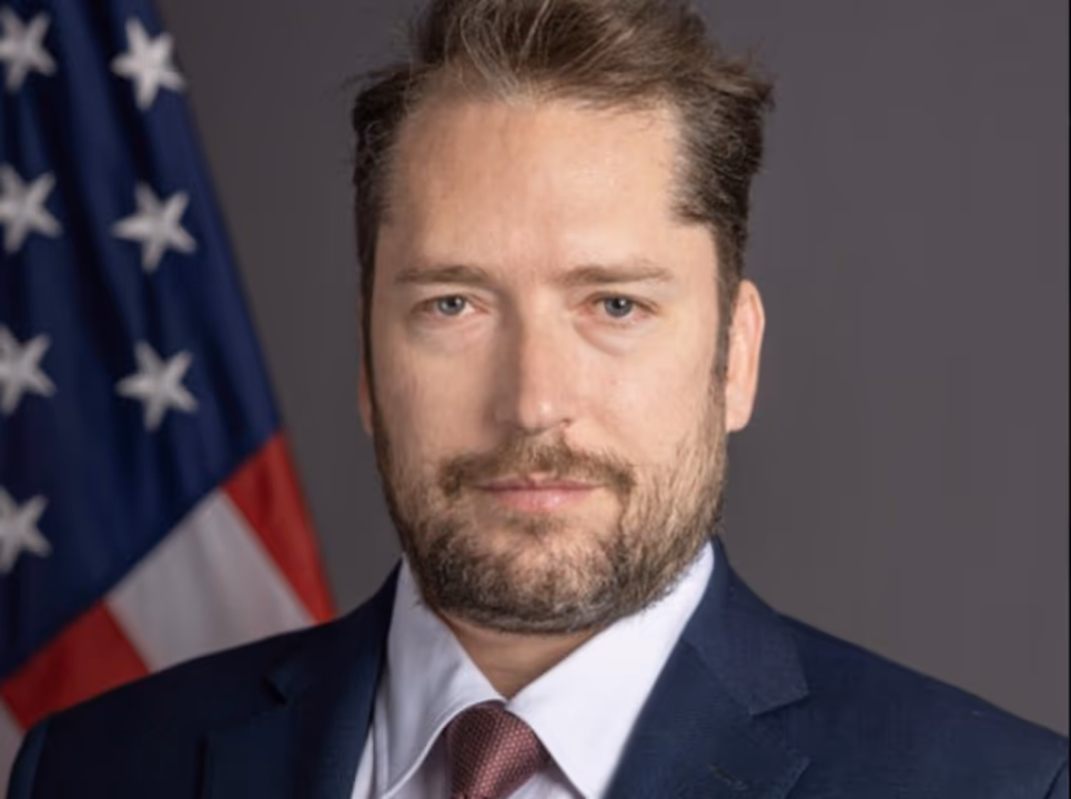 Moraes autoriza visita de assessor de Trump a Bolsonaro