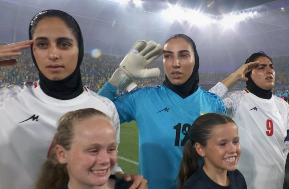 Crusoé: Capitã da seleção feminina do Irã desiste de asilo após ameaças à família