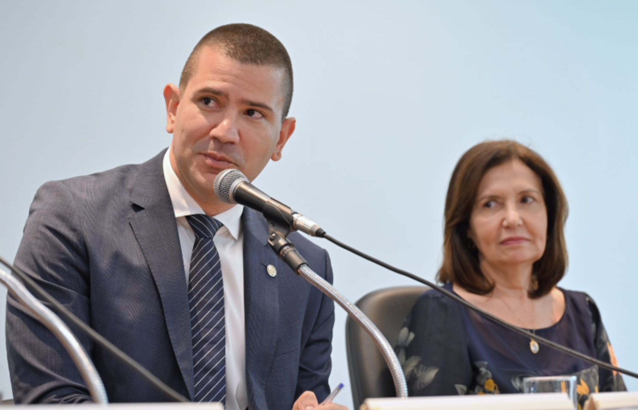 Douglas Ruas é eleito presidente da Alerj e deve assumir governo interino