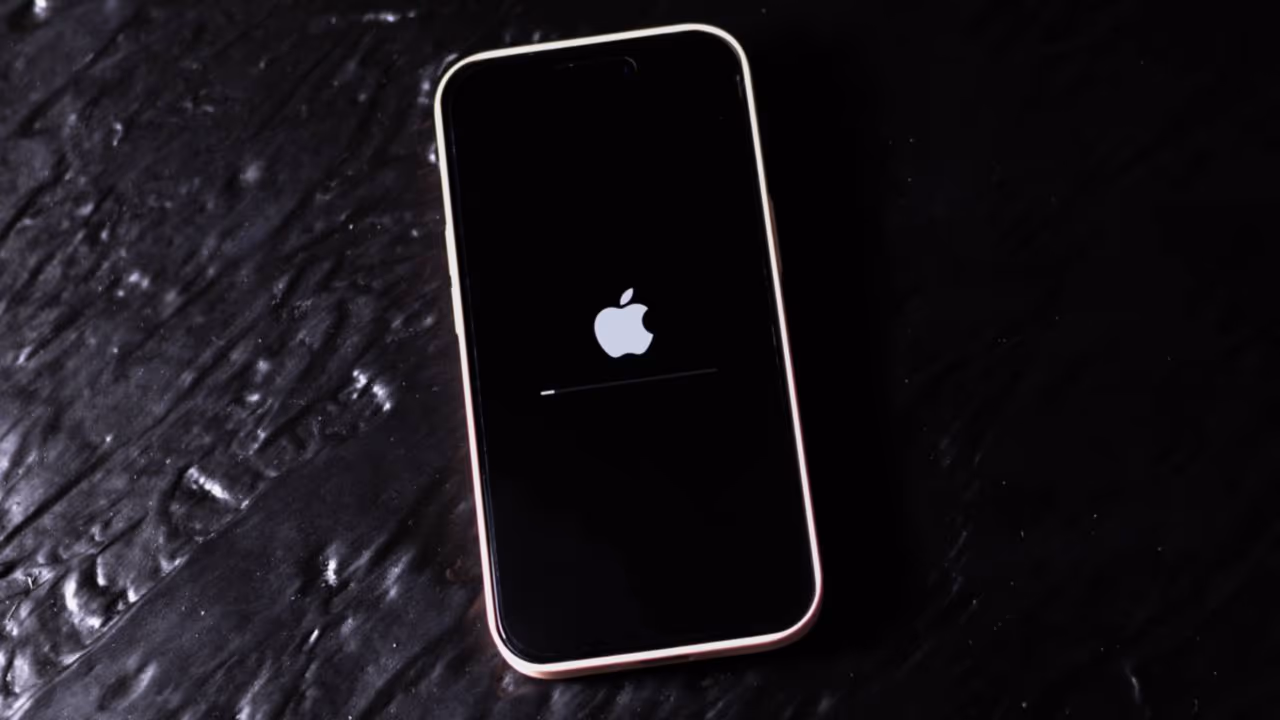Por que reiniciar o celular de vez em quando ainda faz diferença