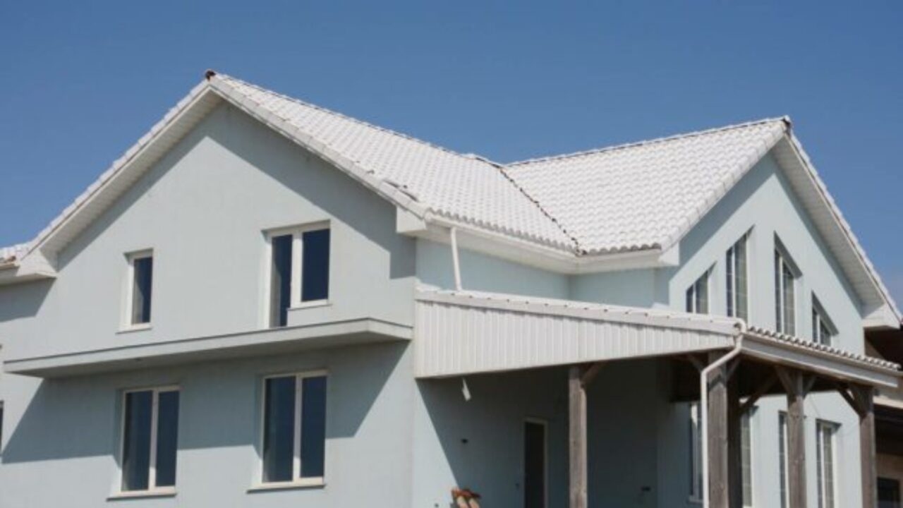Cidade decreta lei e todas as casas precisarão pintar o telhado da mesma cor