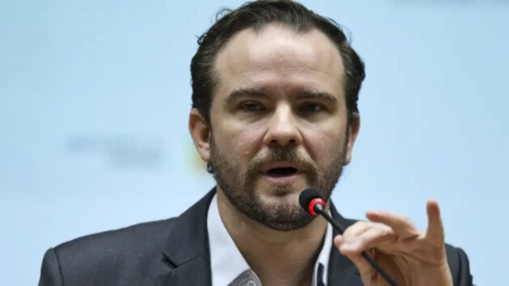 Durigan busca alianças em Washington em “estreia” internacional