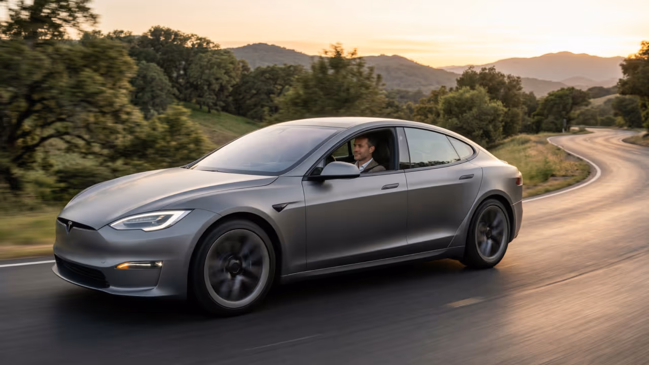 Por que o carro elétrico mudou a guerra do luxo sem usar cromado nem motor grande