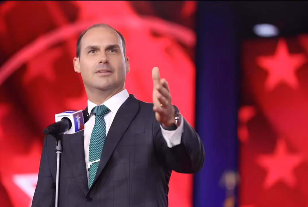 Lindbergh pede ao STF prisão de Eduardo Bolsonaro após fala sobre eleições