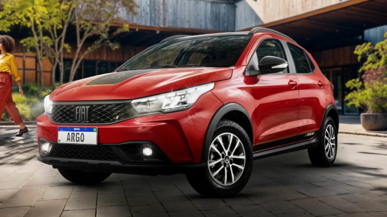 Quem busca um hatch para gastar menos no dia a dia ainda encontra esse Fiat de cara