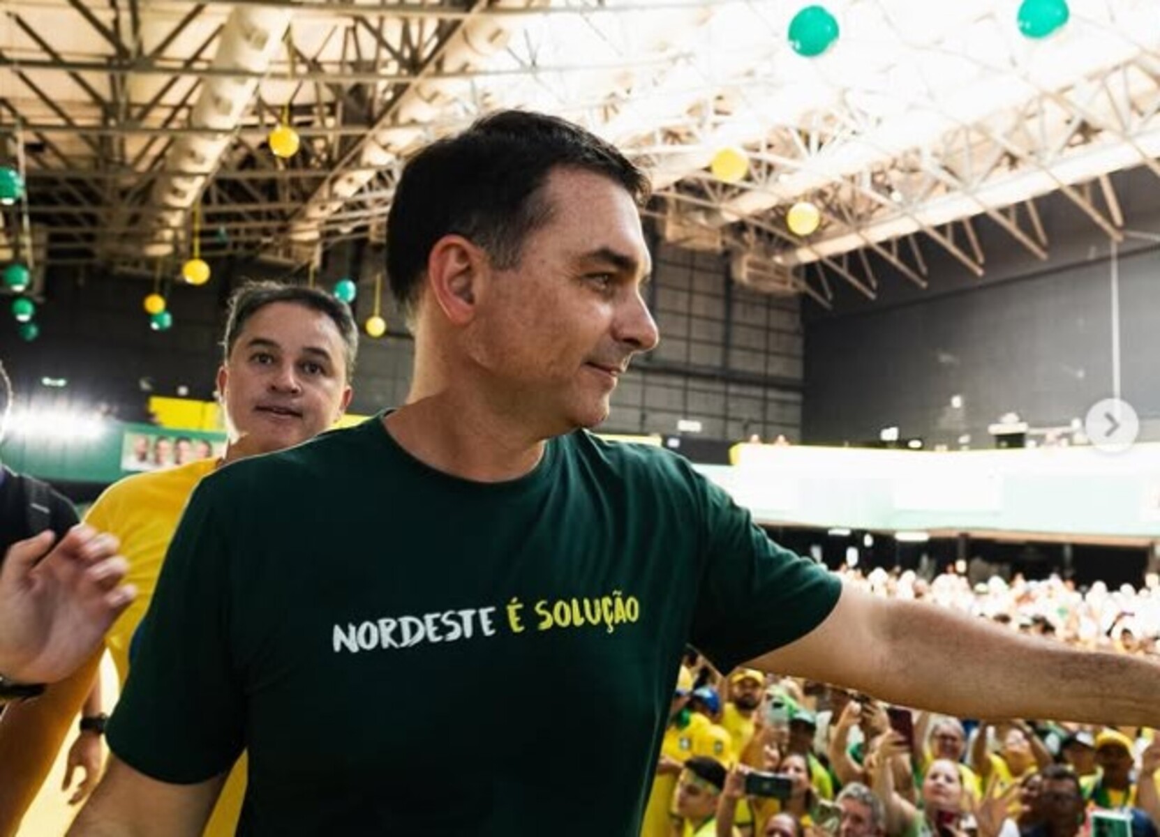 Crusoé: O jingle da discórdia de Flávio Bolsonaro