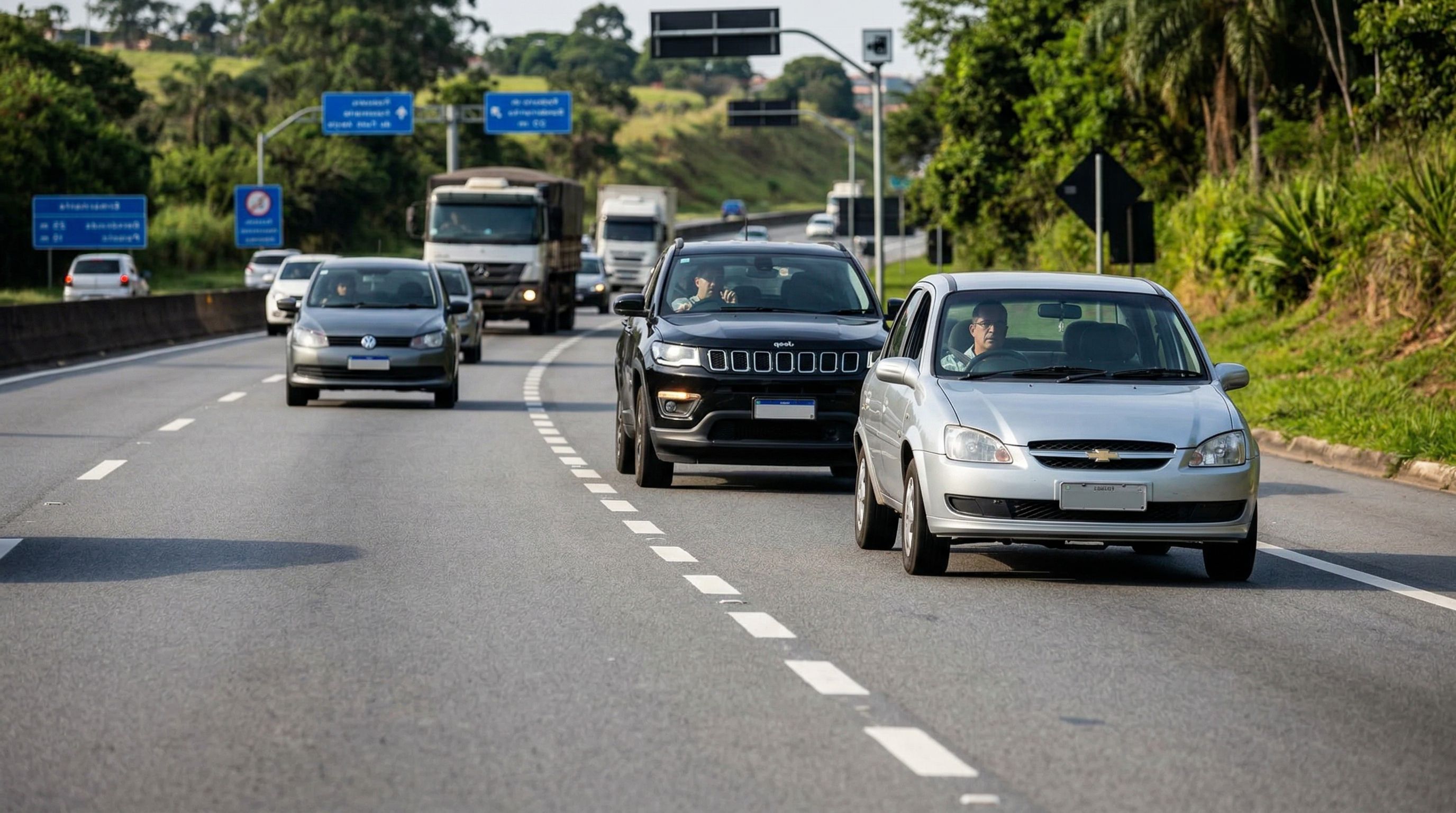 Motoristas que dirigem devagar na faixa da esquerda deveriam conhecer o art. 198 do CTB