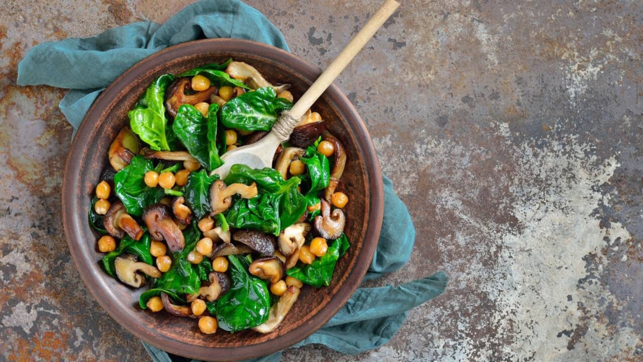 Grão-de-bico com espinafre: a receita mais fácil e tradicional que vai te deixar com água na boca