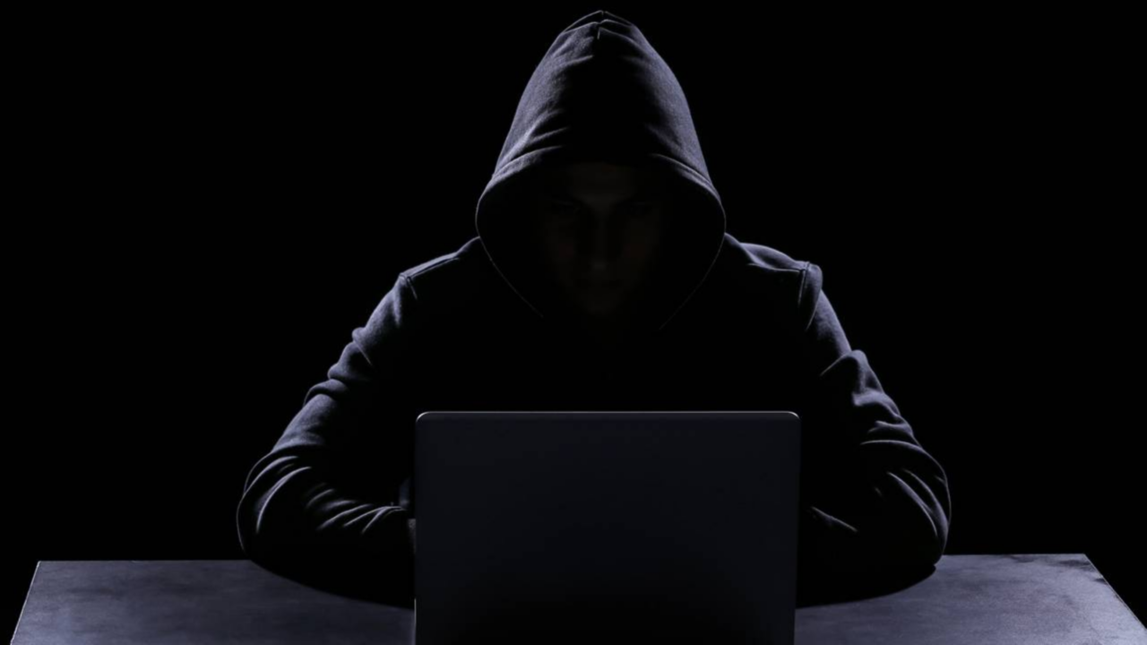 Golpistas escolhem alvos fáceis com muitas informações online - Créditos: depositphotos.com / serezniy