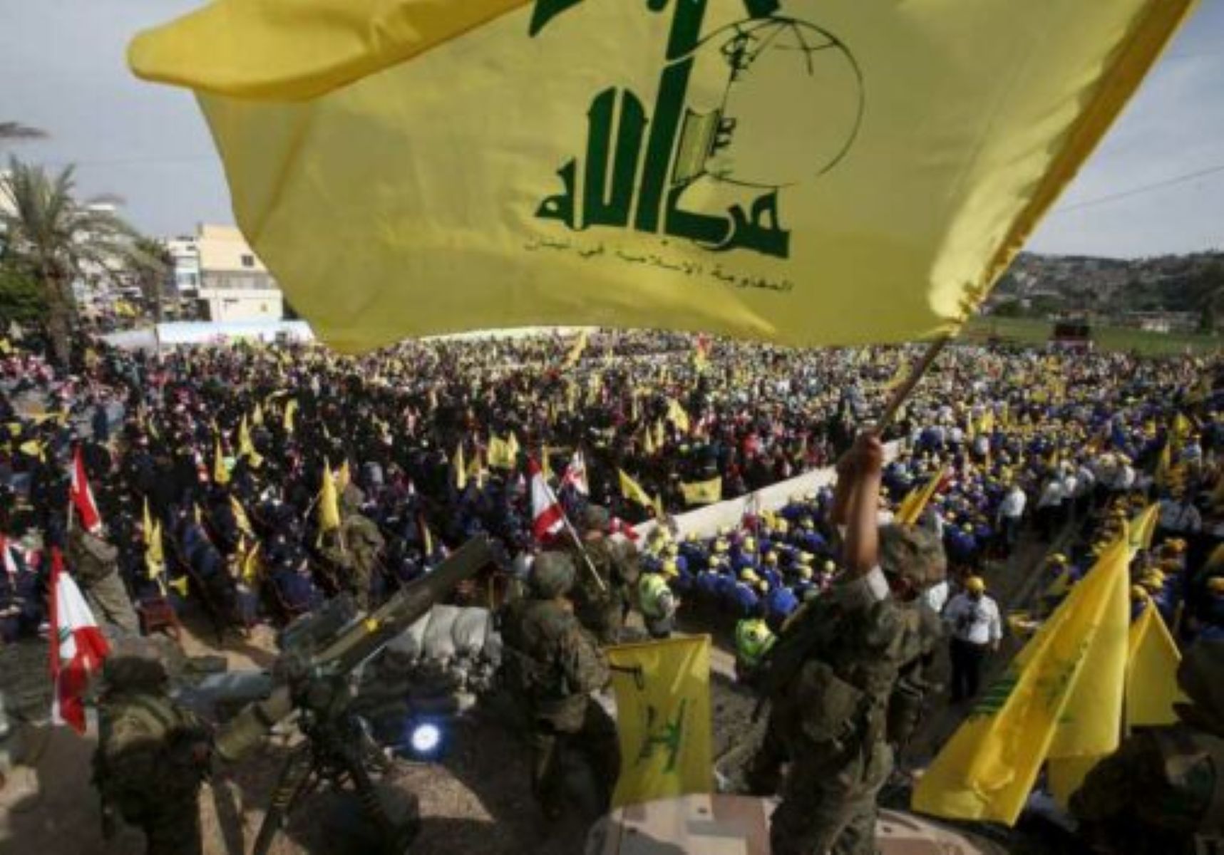 Israel bombardeia Beirute e ordena retirada em massa no Líbano