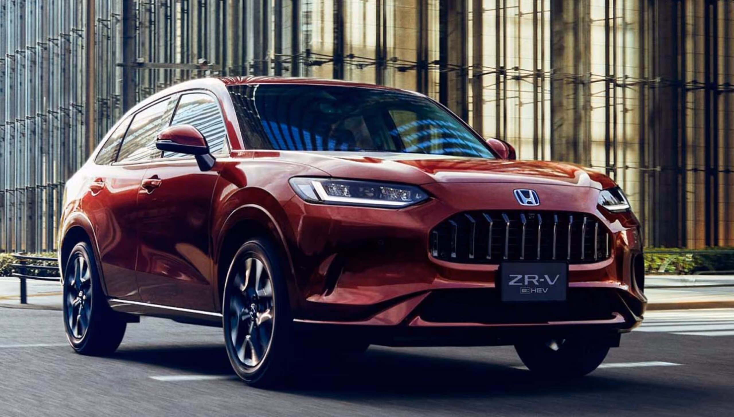 Honda ZR-V segue esquecido no Brasil enquanto no Japão ganha versão híbrida