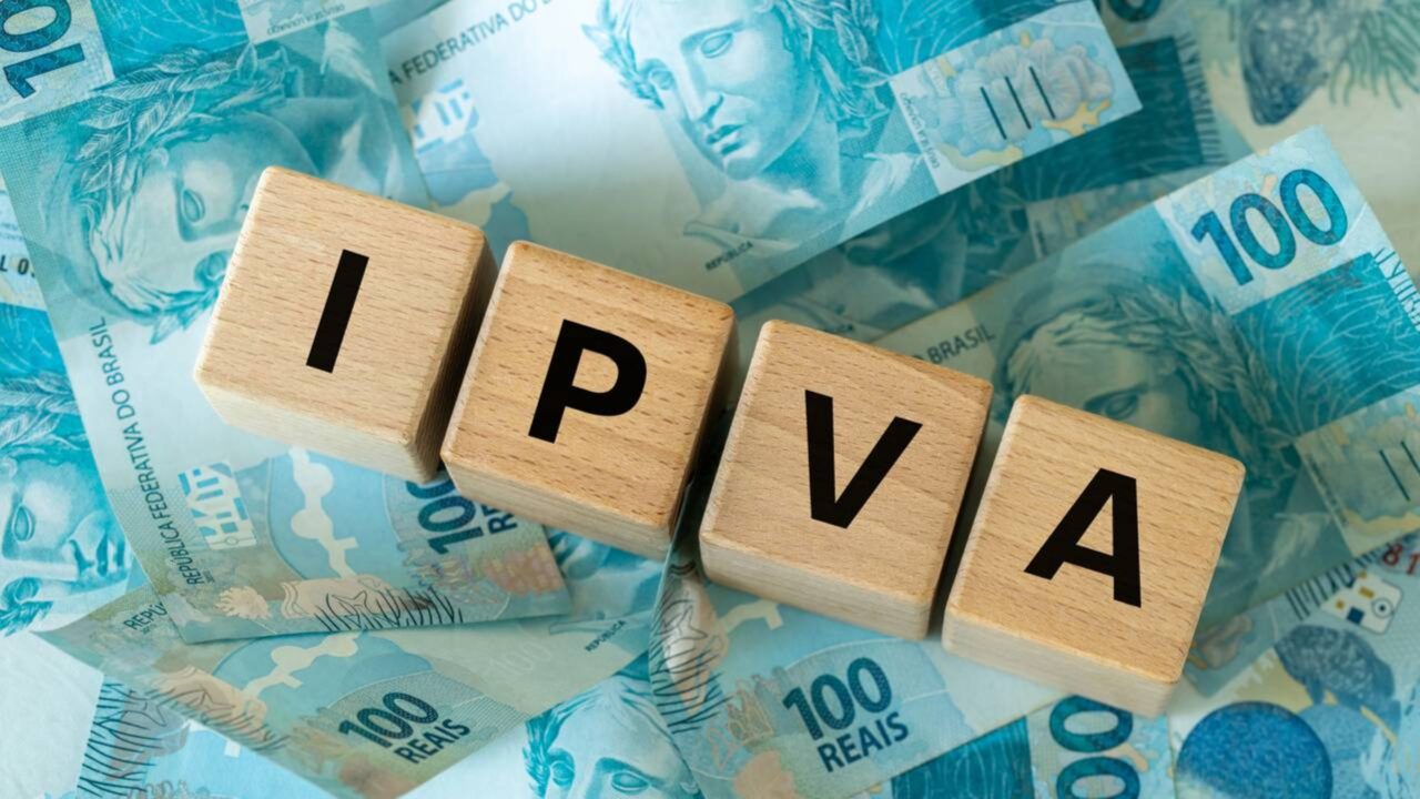 Motoristas que dirigem com o licenciamento do carro atrasado podem ter o veículo apreendido 