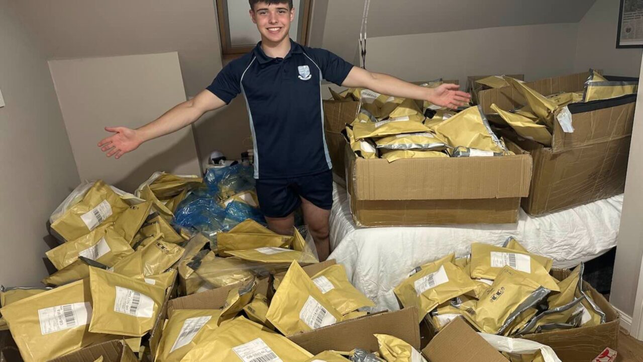 Jovem ganha prêmio de U$200.000 após inventar toalha que fica fresca e seca por 2 horas