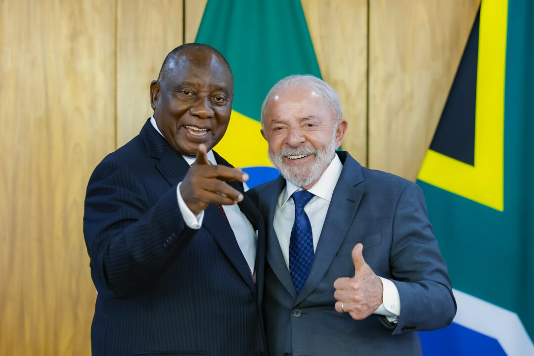 Crusoé: Lula contra os “Senhores das Armas”