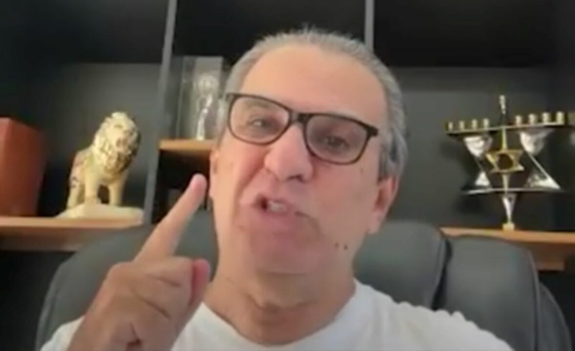 Malafaia ora a Deus por “avião mais novo”