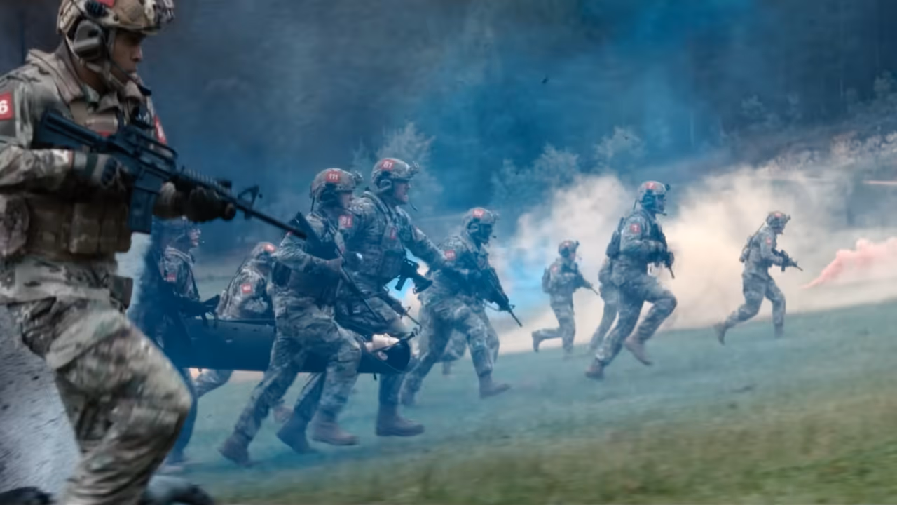 Novo filme da Netflix mistura guerra, tecnologia e sobrevivência em uma missão quase impossível