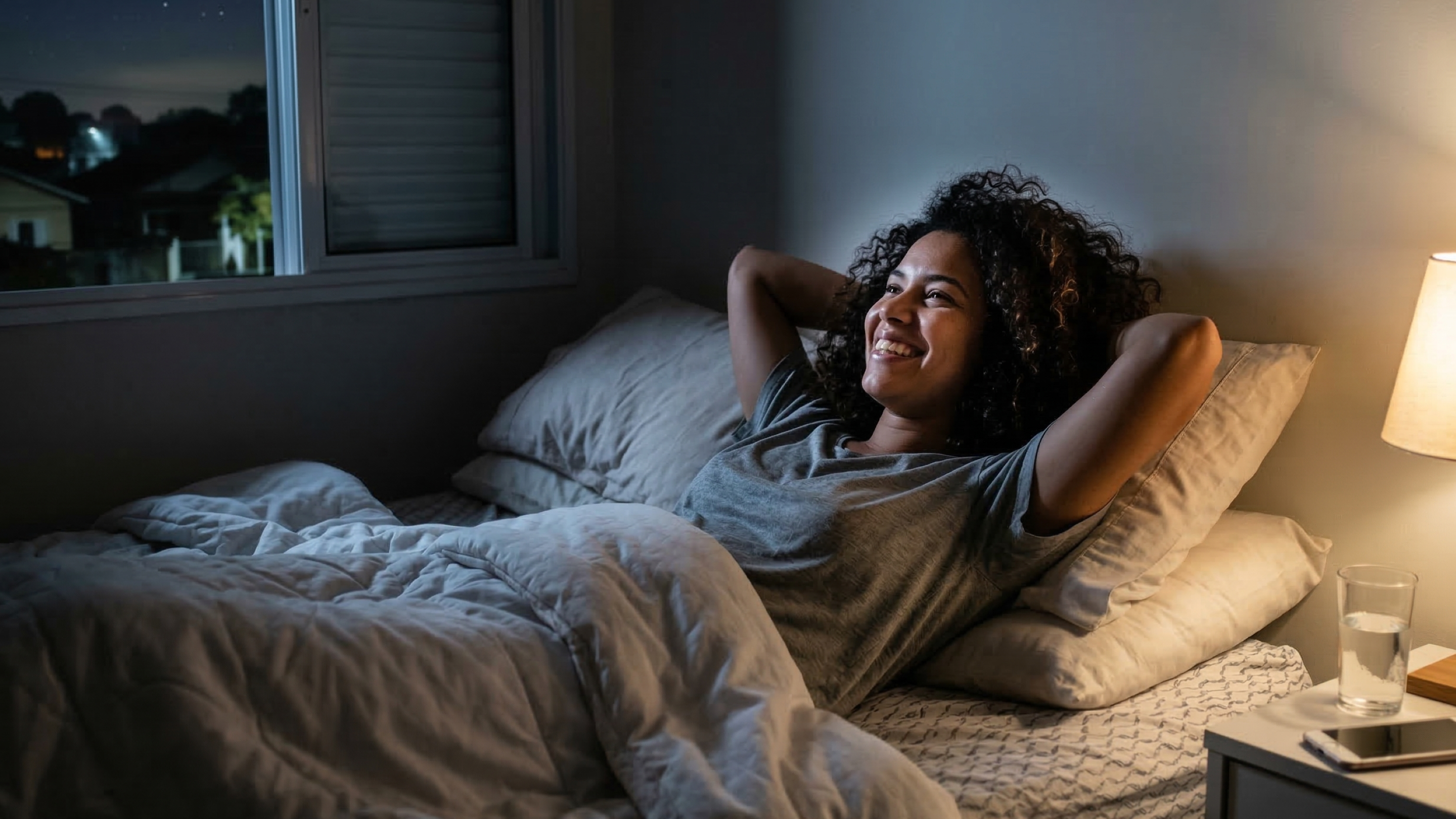 A explicação por trás da vontade de reorganizar a vida inteira durante a madrugada