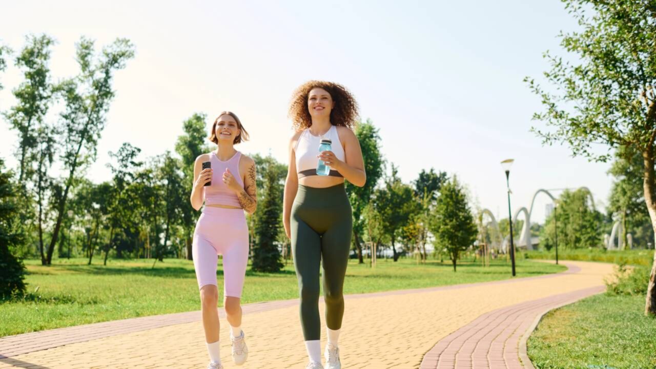 Os treinadores concordam sobre o caminhar Você não precisa correr ou andar rápido. A chave é a 'caminhada do avô'