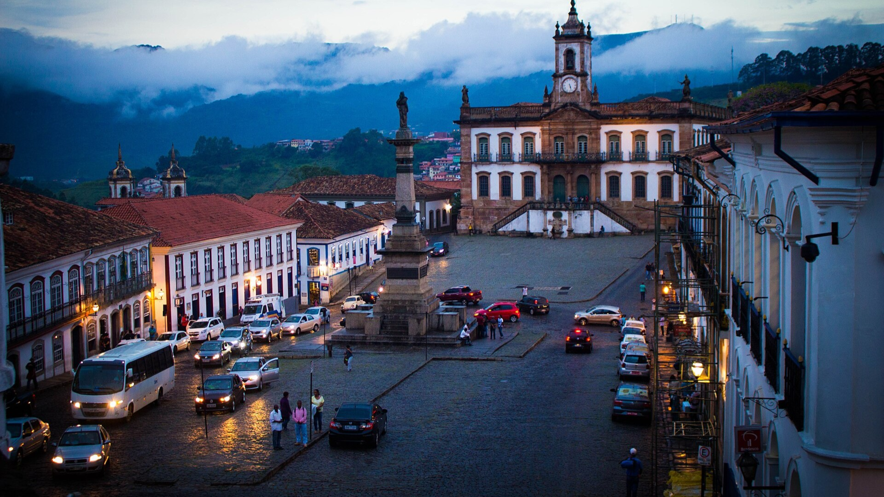 A cidade brasileira escondida entre montanhas que proibiu o uso de asfalto e mantém todas as ruas com pedras naturais