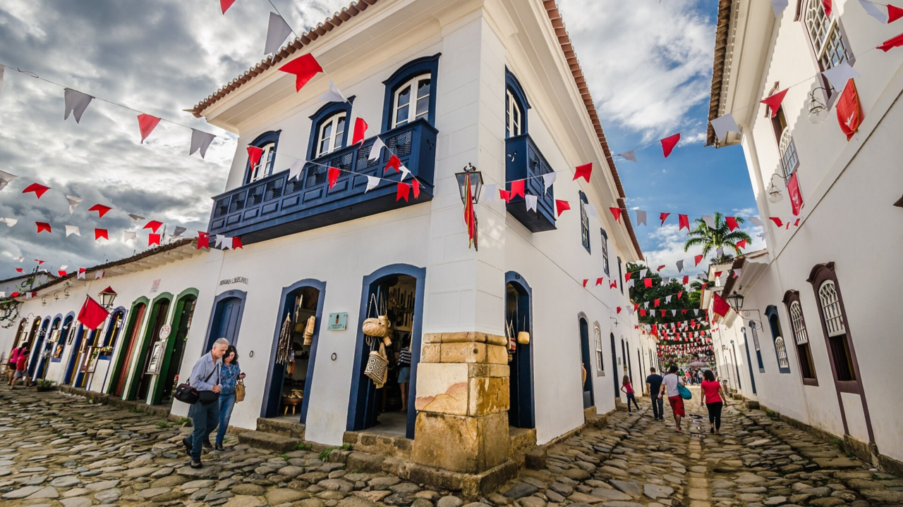 Paraty parece sempre estar em festa - Por Alfredo J G A Borba / Wikimedia Commons