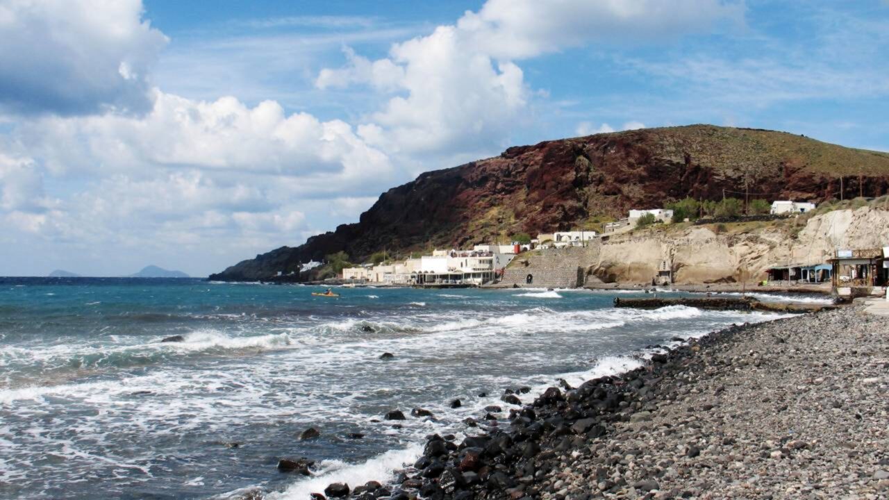 Por que algumas praias têm areia preta e como isso acontece na natureza