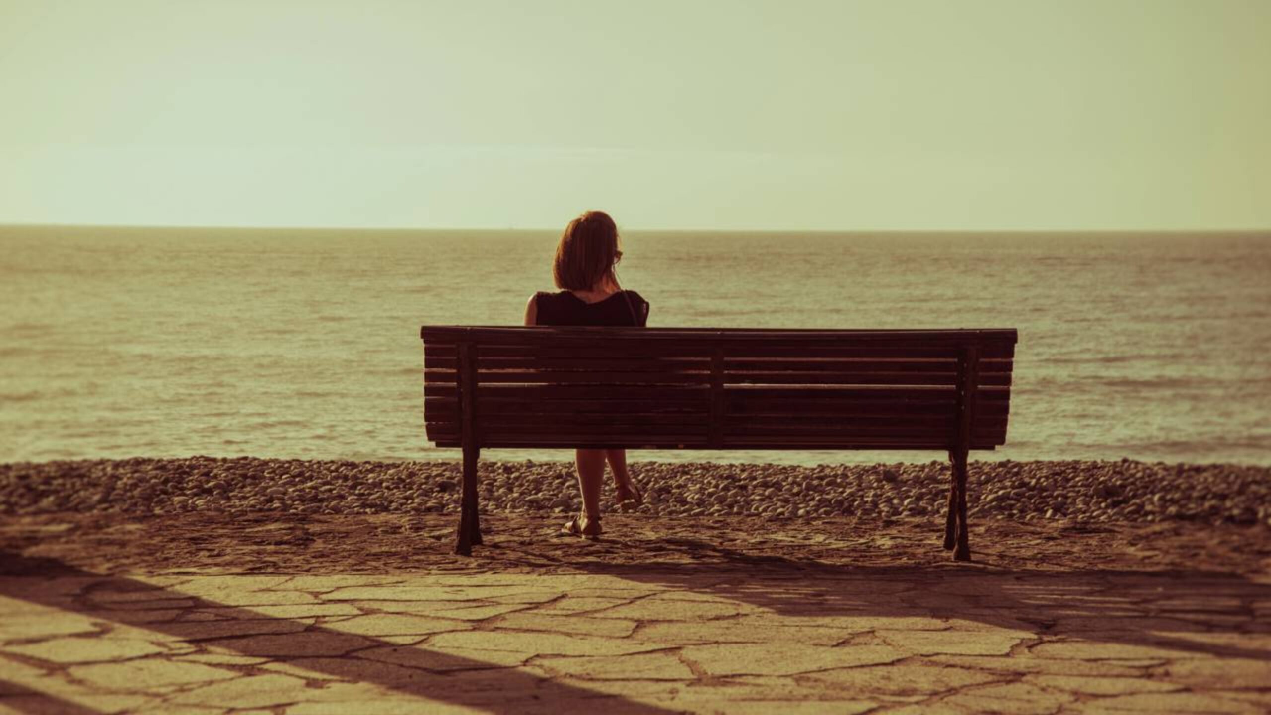 Psicologia diz que as pessoas mais solitárias da vida não são aquelas que ninguém gosta, são as pessoas gentis e prestativas que todos apreciam, mas ninguém pensa em checar porque parecem tão autossuficientes