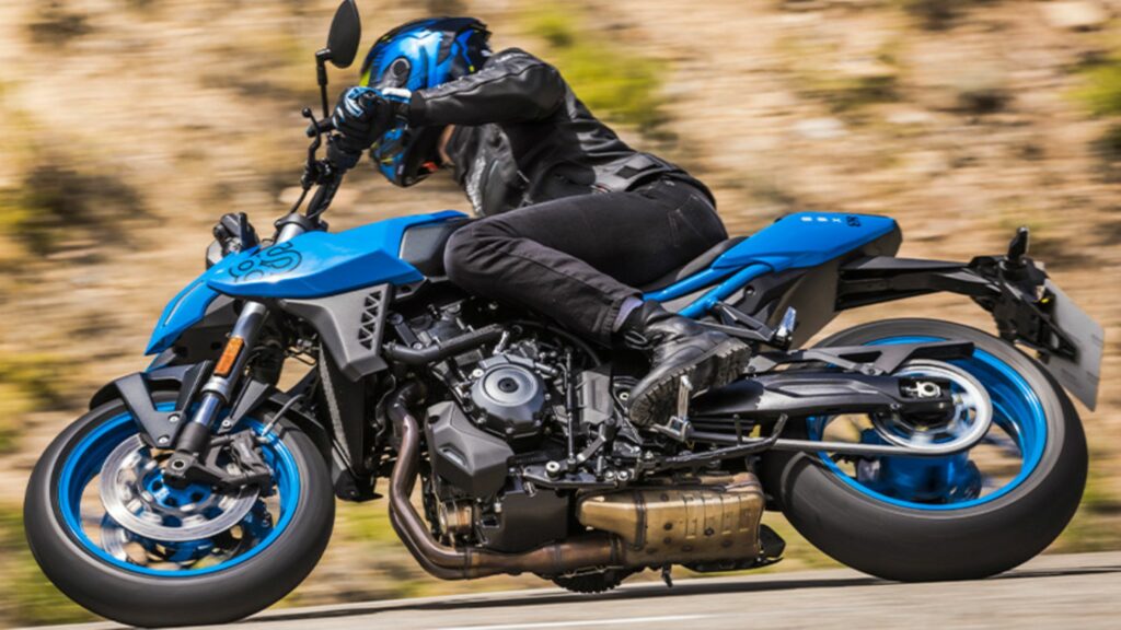 Suzuki GSX-8S 2026 traz motor de 83 cv, quick shifter e tecnologia para disputar o mercado