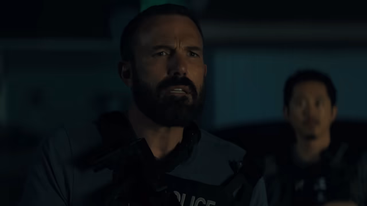 O thriller que junta dois rostos históricos de Hollywood aposta menos em novidade e mais em memória emocional do público