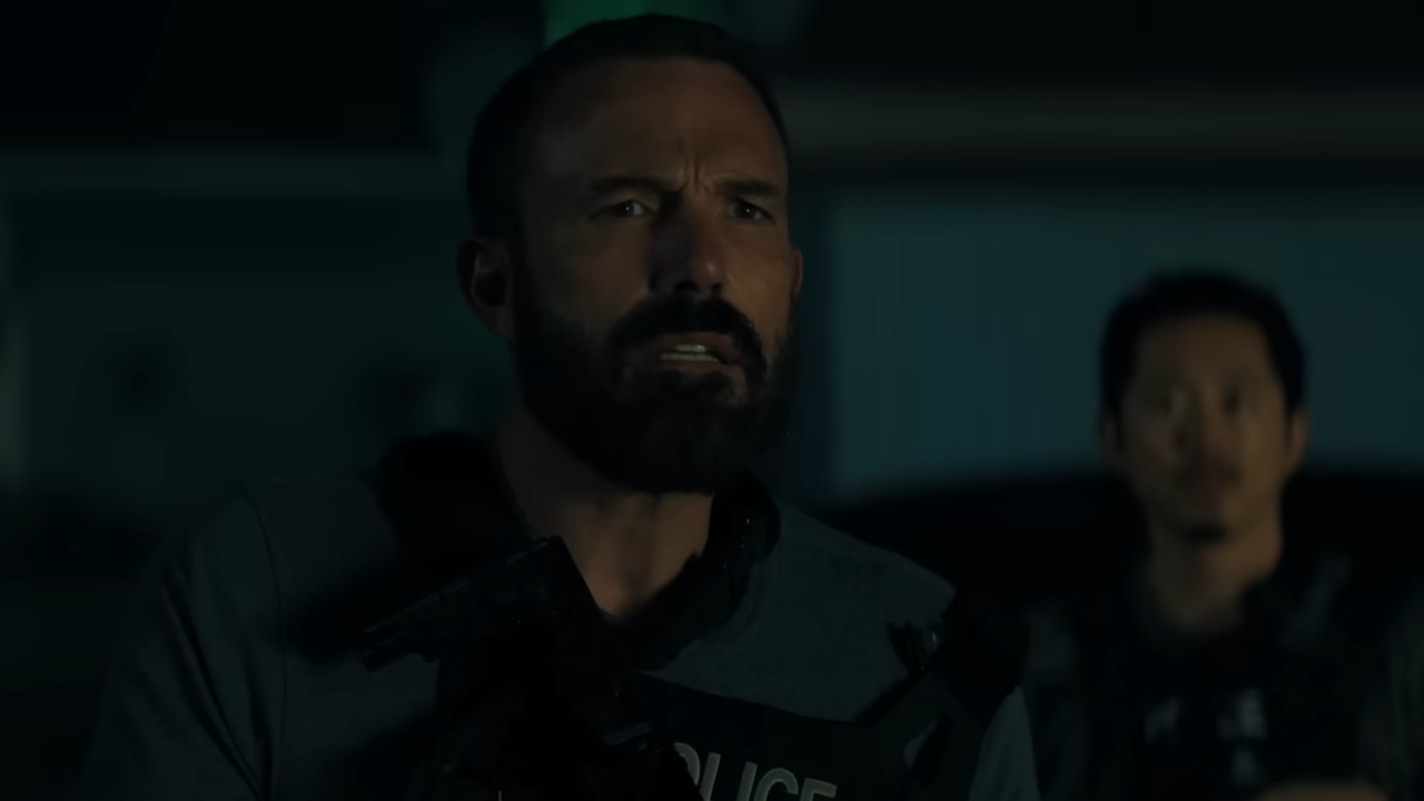 O thriller que junta dois rostos históricos de Hollywood aposta menos em novidade e mais em memória emocional do público