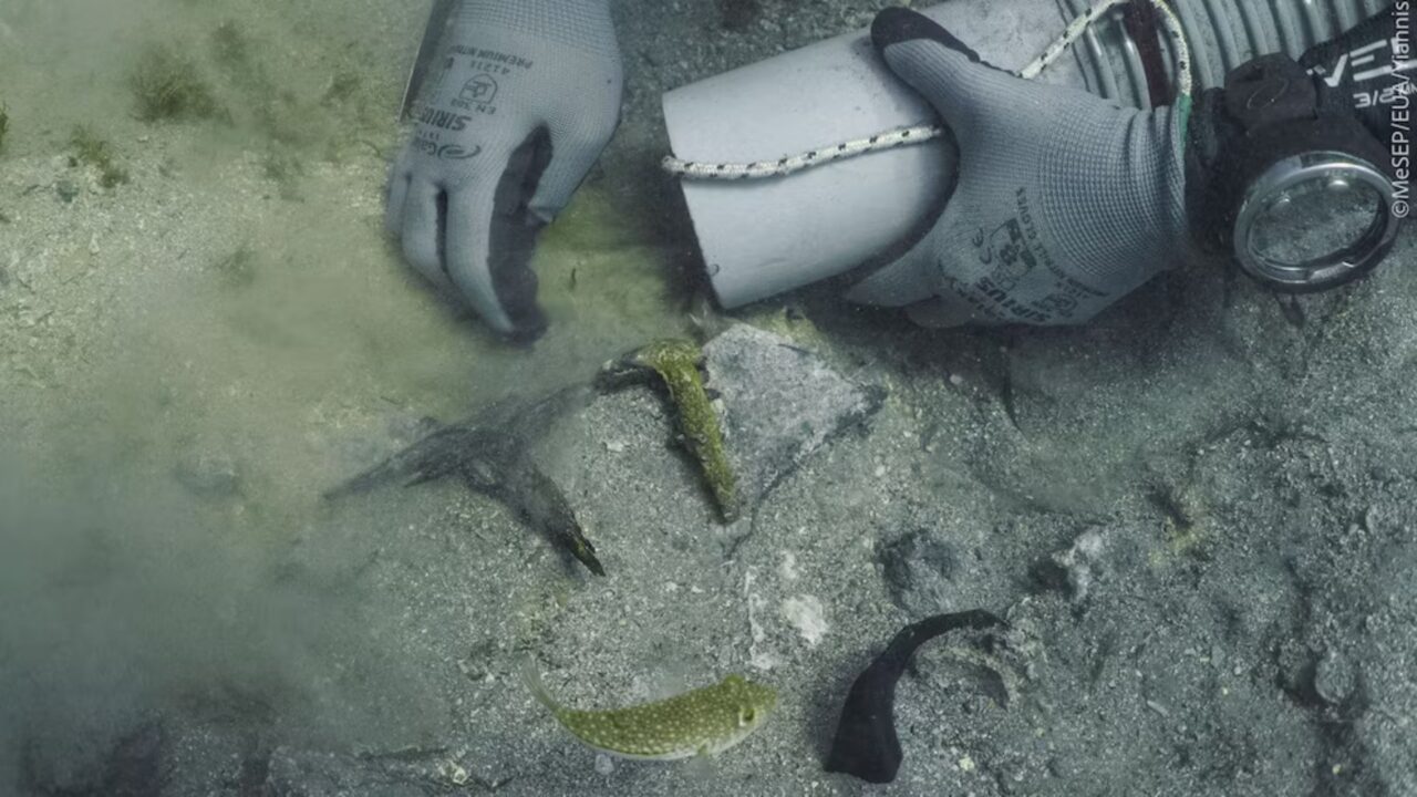 Um grupo de mergulhadores encontrou tesouros e pedaços de mármore que poderiam pertencer ao Partenon