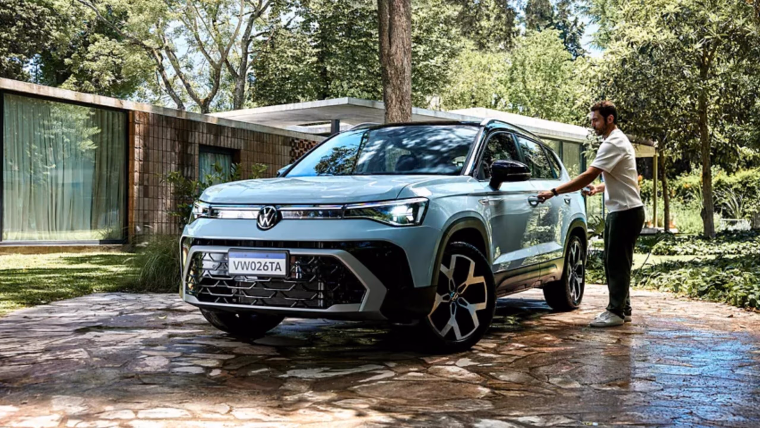 Volkswagen Taos tem motor turbo 1.4 TSI, bom espaço interno e tecnologia para enfrentar o Compass