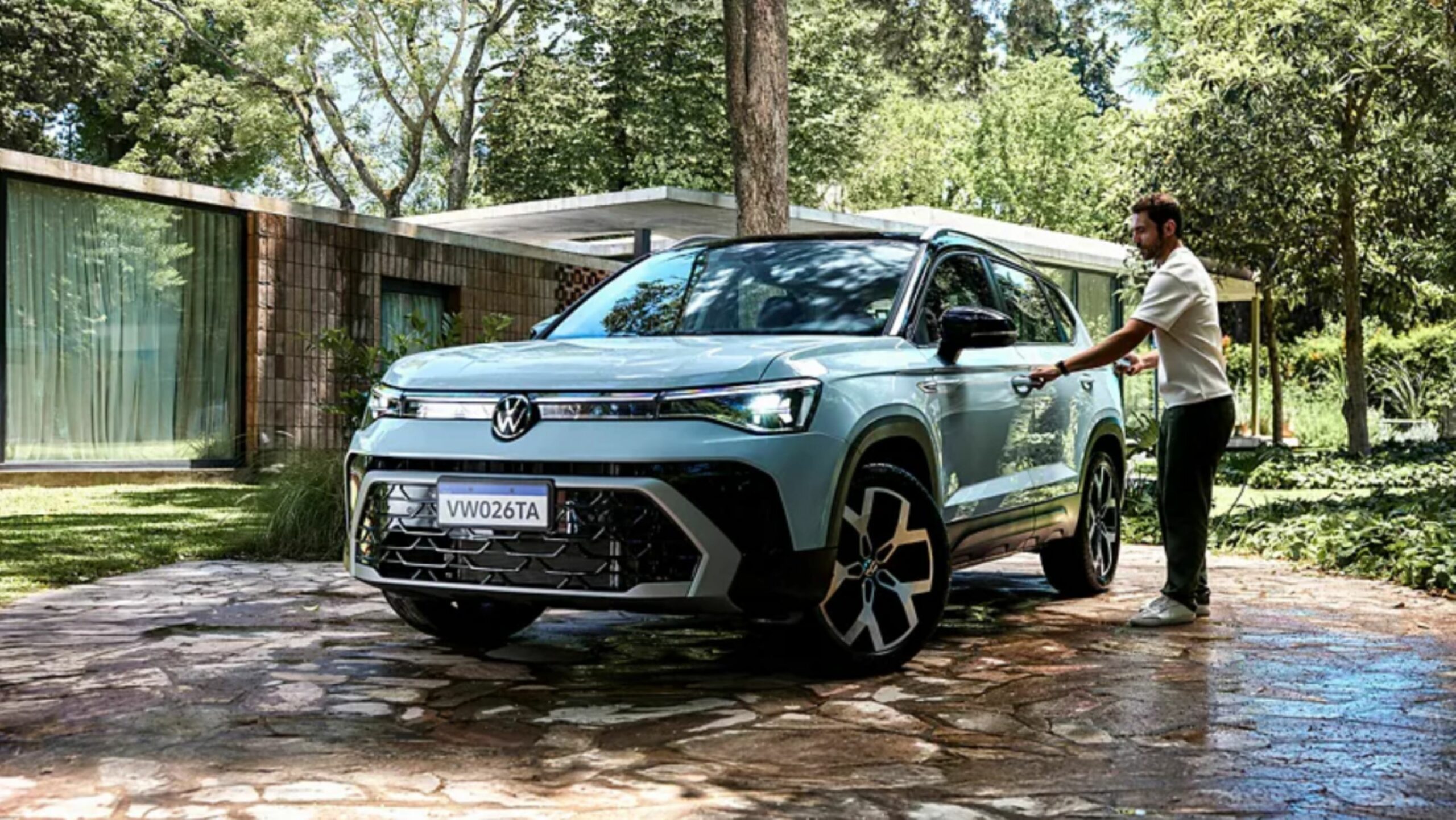 Volkswagen Taos 2025 tem motor turbo 1.4 TSI, bom espaço interno e tecnologia para enfrentar o Compass