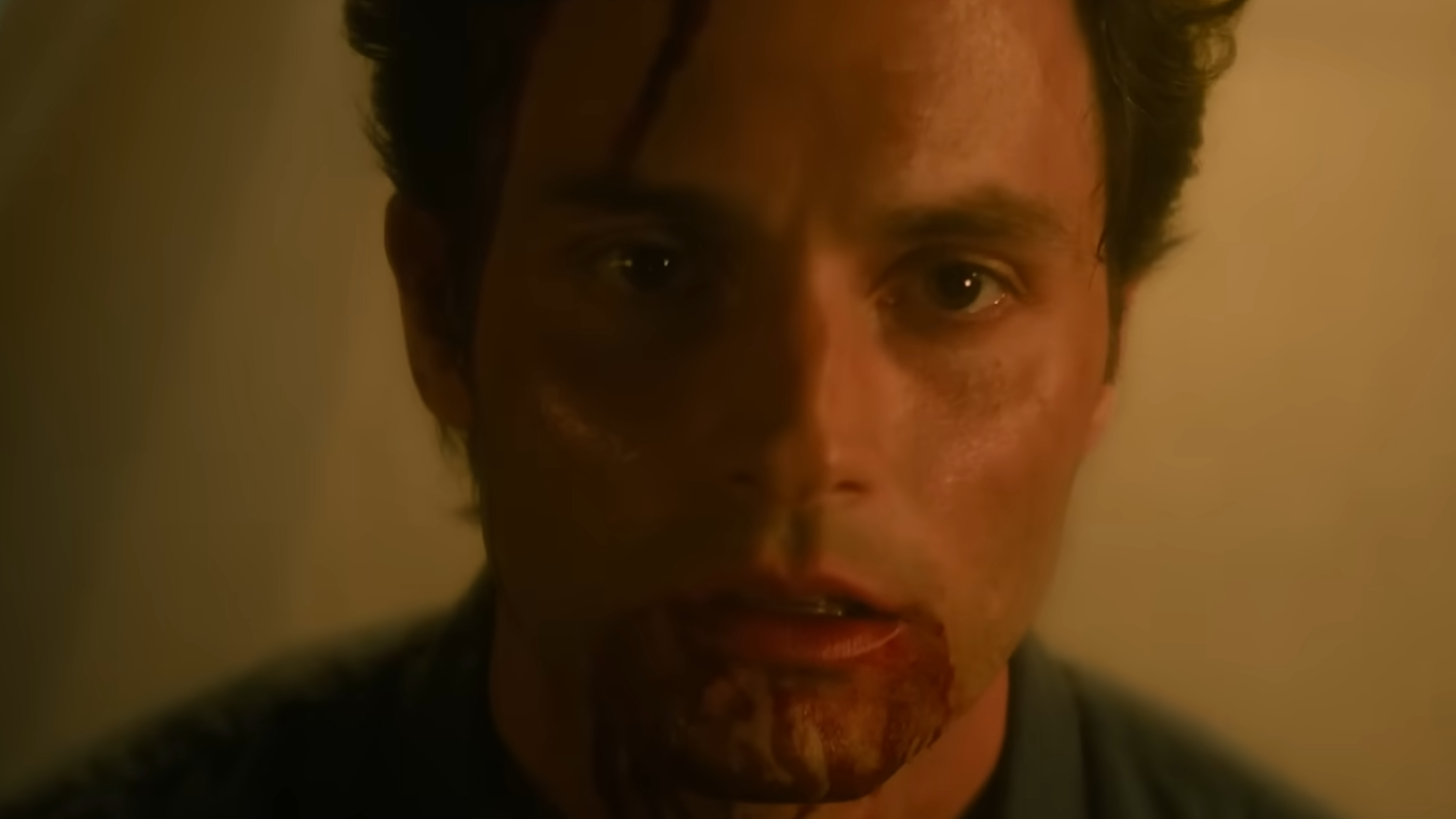 A série que transformou obsessão juvenil e violência emocional em fenômeno ainda tenta provar que não vive só de choque