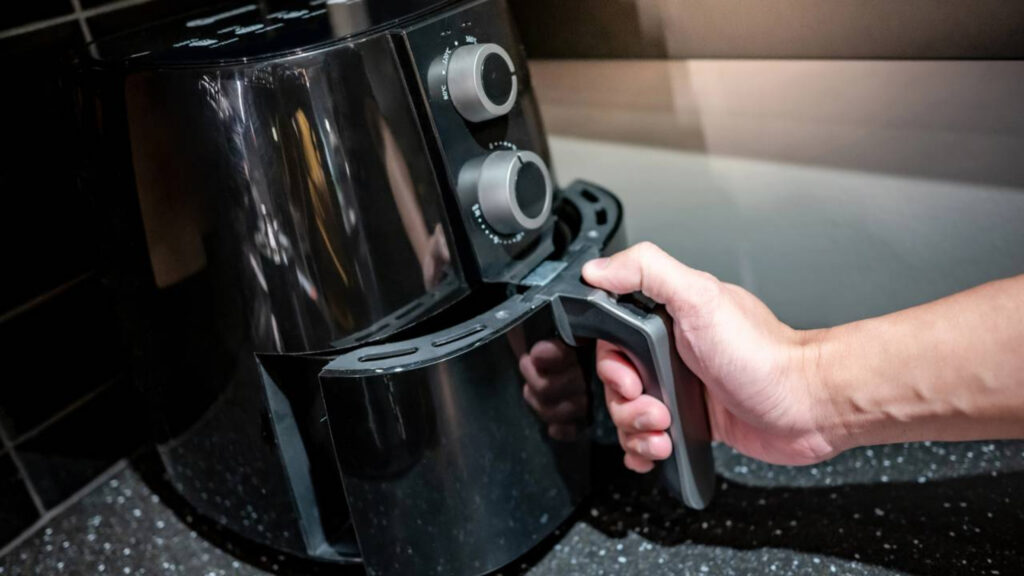 Como limpar a airfryer do jeito certo e evitar gordura acumulada
