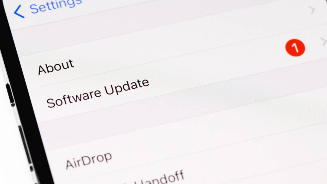 Atualização iOS 26.3.1 chega e veja o que realmente muda no seu iPhone