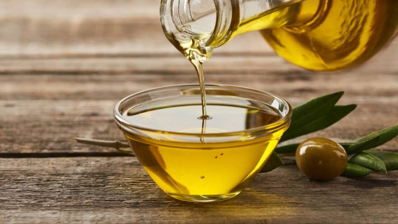 Como é feito o azeite de oliva em uma vila tradicional