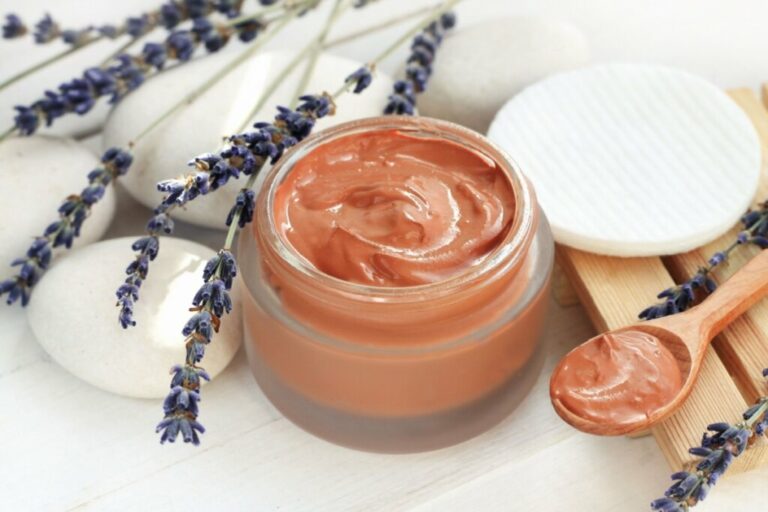 Argila no skincare: veja qual tipo usar em cada fase da vida