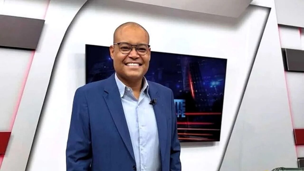 Apresentador do Brasil Urgente é internado às pressas