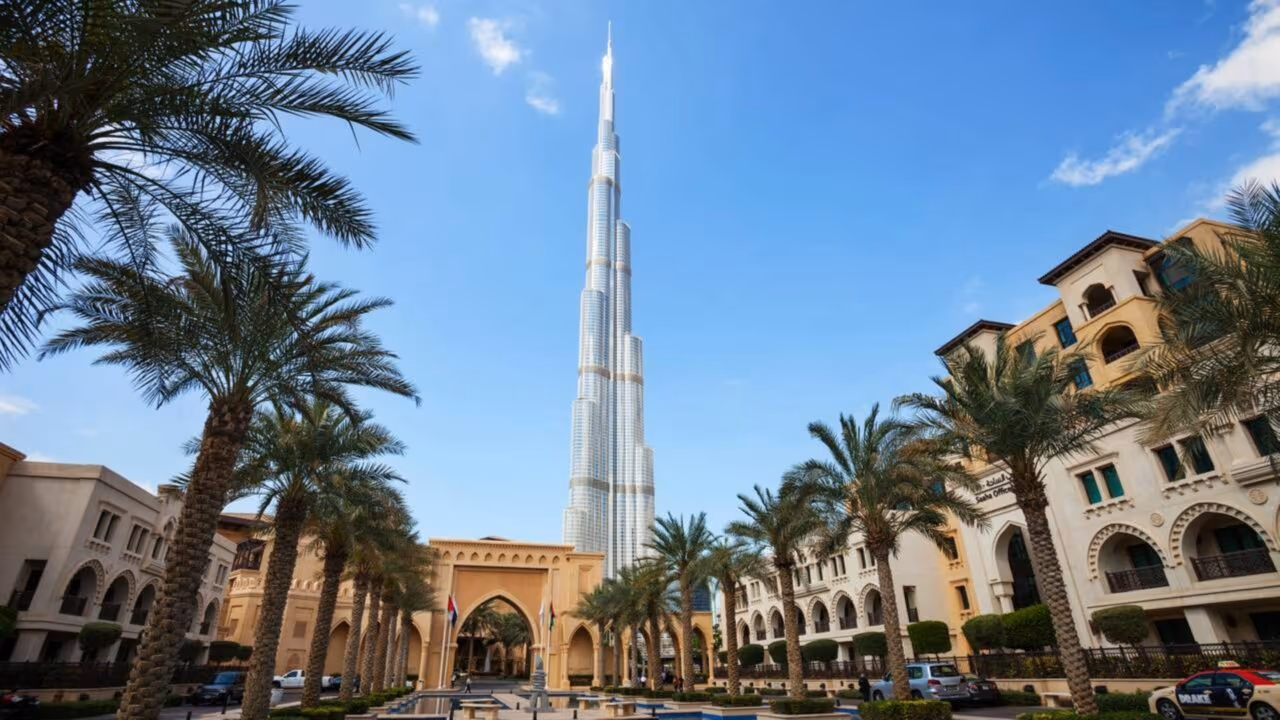 O que existe sob a torre mais alta do mundo e como a fundação gigante mantém 800 metros estáveis na areia